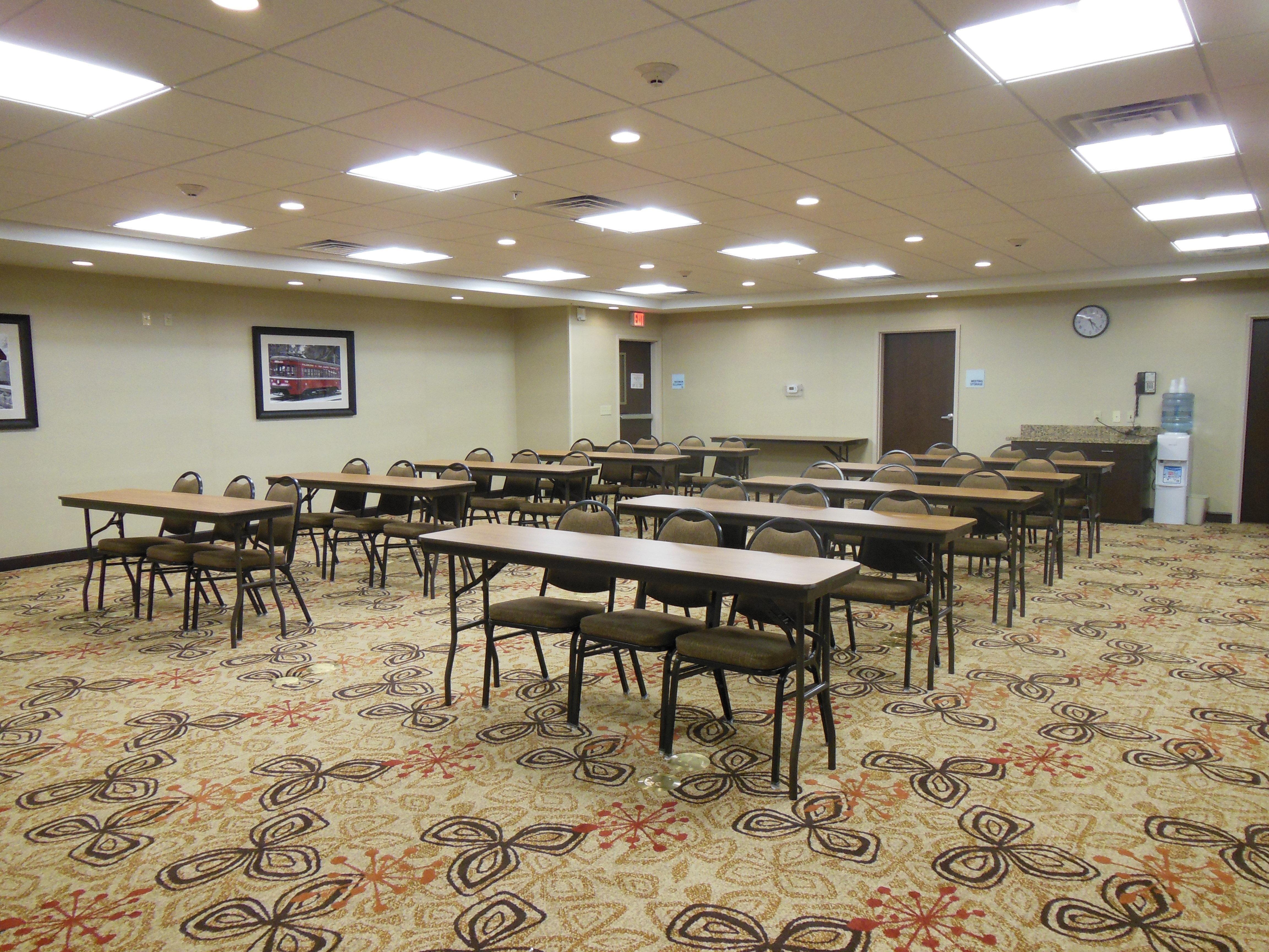 Holiday Inn Express & Suites Washington - Meadow Lands By Ihg Exterior photo