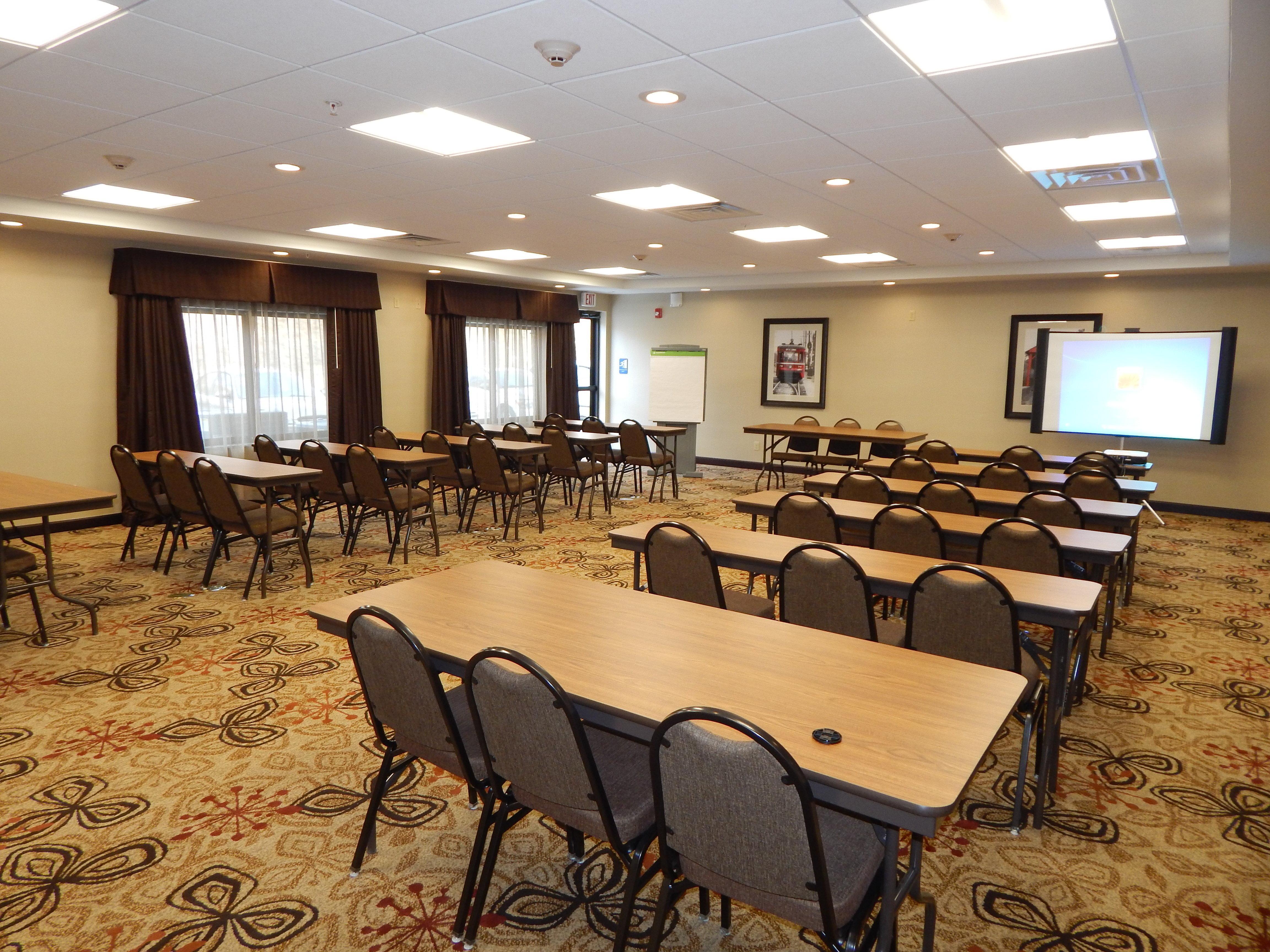 Holiday Inn Express & Suites Washington - Meadow Lands By Ihg Exterior photo